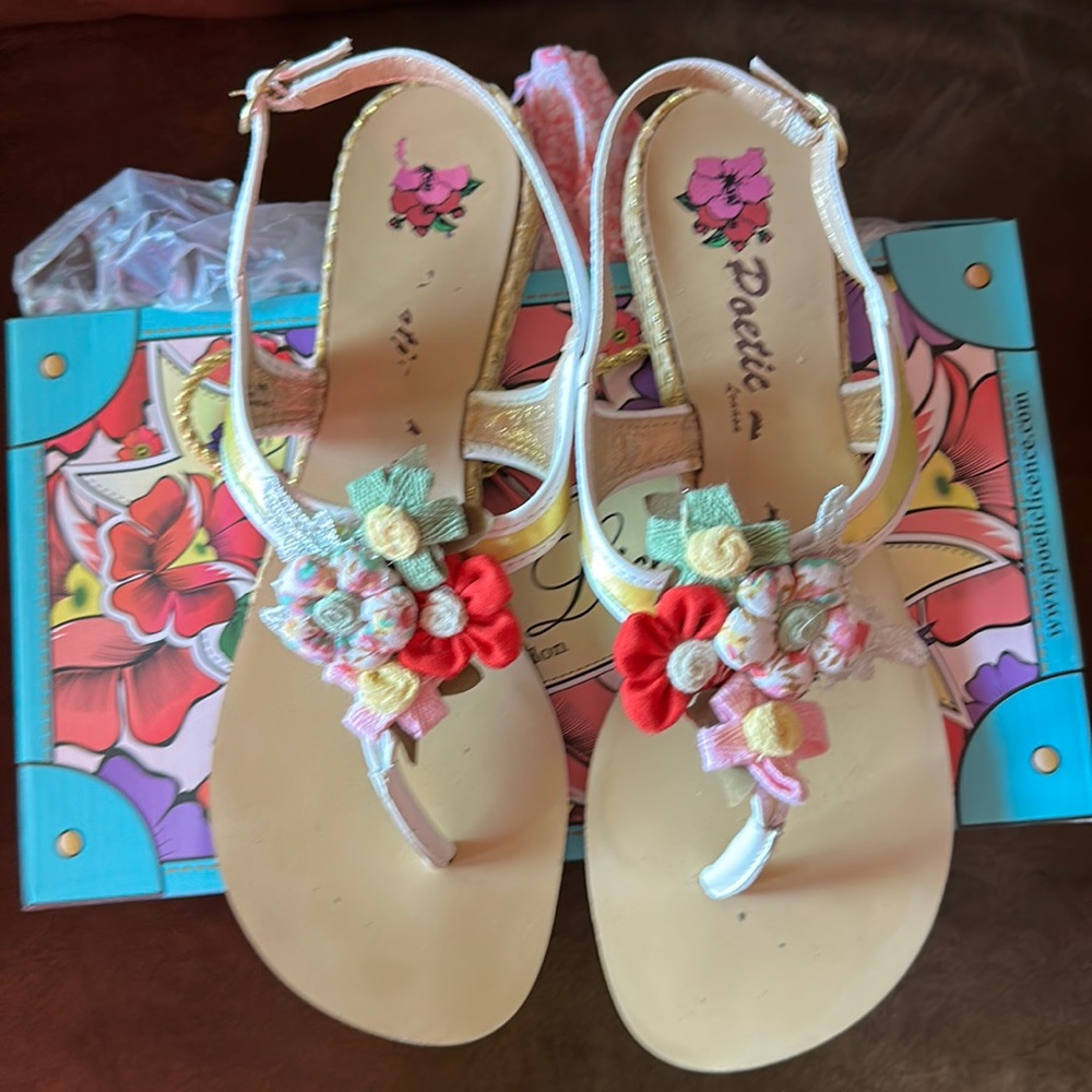 Women’s  cute flat sandal